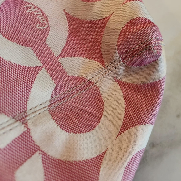 Coach Madison Op Art Shoulder bag. GORGEOUS flirty Barbie pink and white - Picture 8 of 16